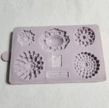 Karen Davies Brooches Fondant