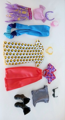 Mixed doll clothing bundle - mixed,