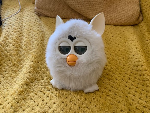 Rare hasbro white yeti furby - hasbro,