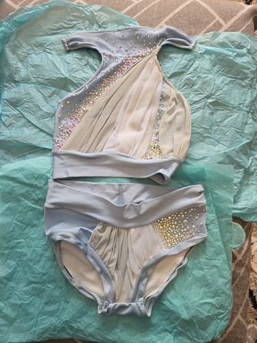 Bourke pole dance - fi, costume