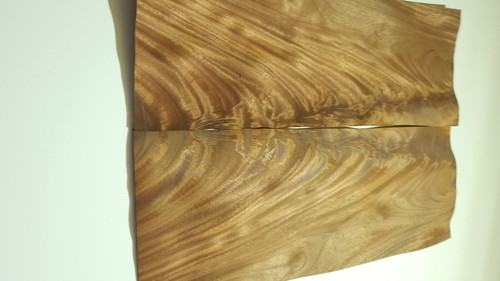Flame mahogany veneer 5 - mahogany,