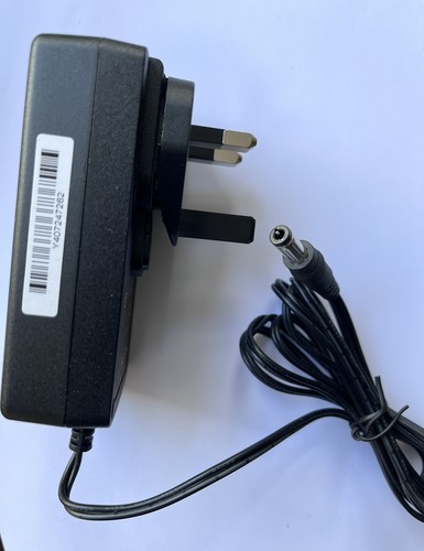 12v power adapter - 12v, on