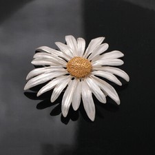 Large Vintage Style Daisy