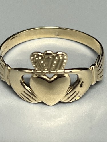 9ct gold claddagh ring - gold,