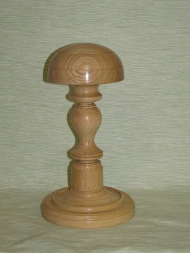 Wooden short hat wig - short, stand
