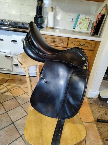 Prestige top dressage saddle - top,