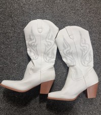 Ladies white patterned cowgirl