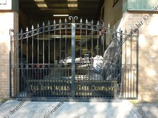 # CHARLTON HEAVY DRIVEWAY IRON ESTATE GATES 6' TALL x 17FT WIDE MADE IN BRITAIN 