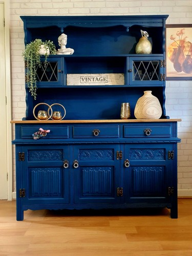 Beautiful old charm dresser - old,