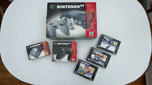 Near mint nintendo console - mint,