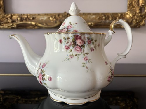 Royal albert bone china teapot - bone,