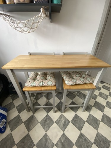 Breakfast bar and chairs - breakfast,