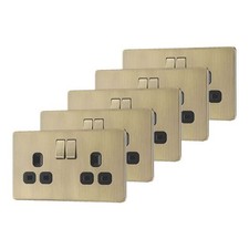 Switched Wall Socket 13A