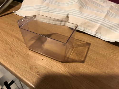 Plastic juicing container for