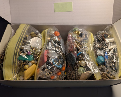 1kg jewellery mixed - 4.1kg,