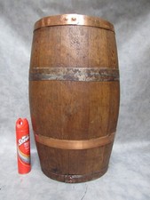 A GOOD VICTORIAN COOPERED OAK POWDER KEG / BEER BARREL