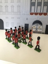 17 BRITAINS CEREMONIAL GUARDS COLOUR PARTY