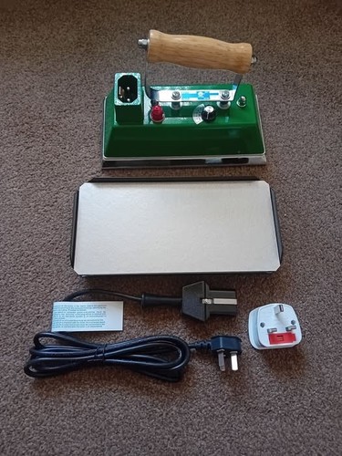 Pool snooker table iron - or,