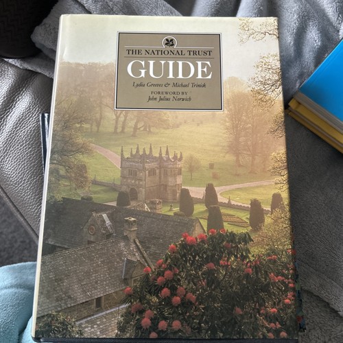 The national trust guide - trust, a
