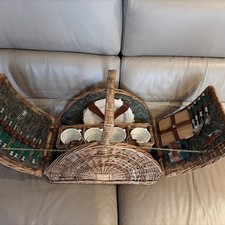 Vintage Elegant 4 Person