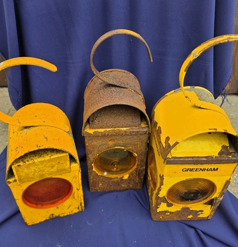 Vintage road railway hazard - /,