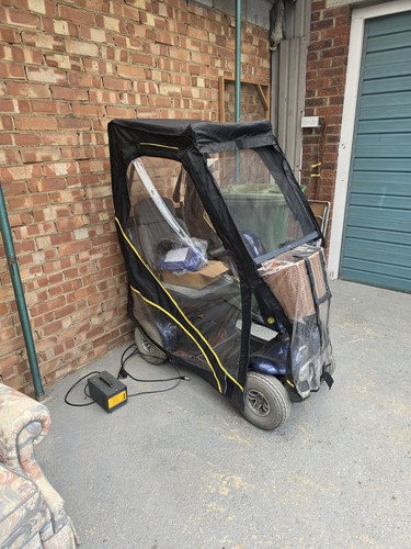 Four wheel motor scooter with - wheel,