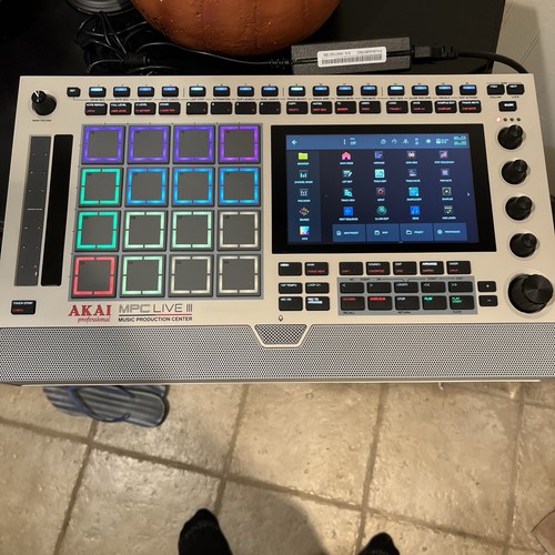 Akai professional mpc - live, 3