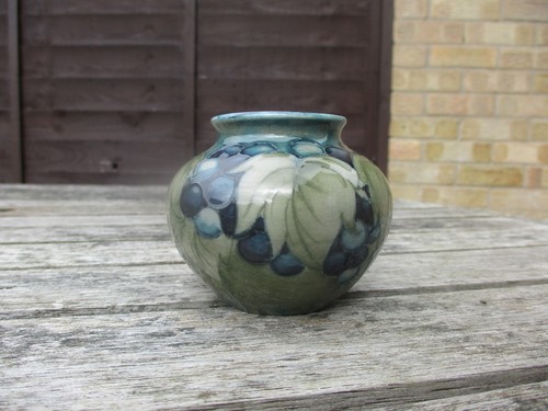Moorcroft pottery green - green, on