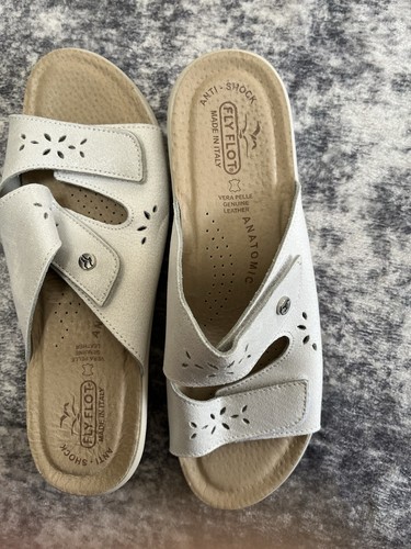 White sandals fly flot size - flot,