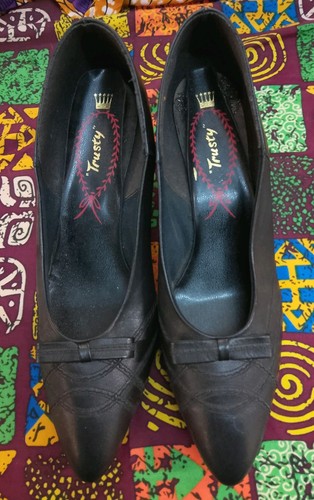 Trusty vintage court shoes - vintage,
