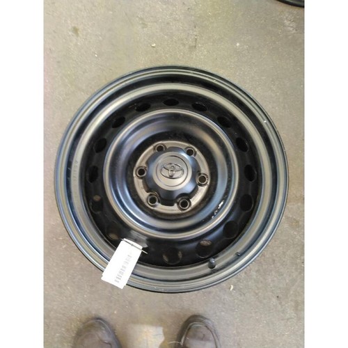 Rim wheel toyota hilux - rim,