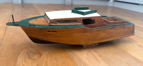 Vintage 1949 model launch - model,