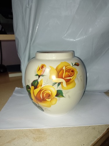 Sadler vase with rose - vase,
