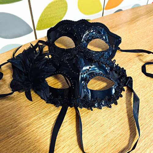 Black plastic masquerade - black,