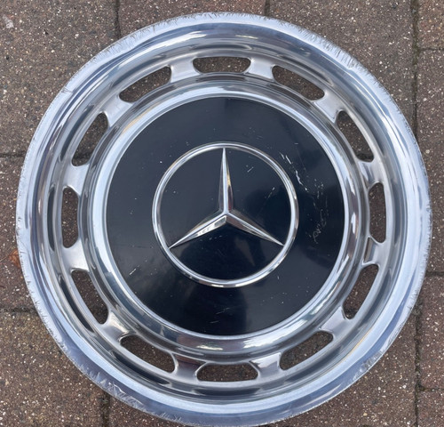 Mercedes benz black w123 wheel - mercedes-benz,