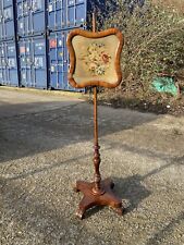 ANTIQUE VICTORIAN MAHOGANY FIRE SCREEN WITH A TAPESTRY FINISH