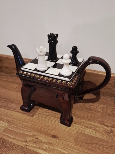 1989 vintage chess - set, teapot