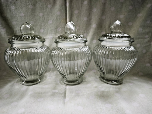 Ribbed clear glass - clear,