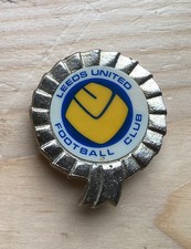 RARE 1970s VINTAGE LEEDS  UNITED F.C ROSETTE INSERT BADGE Maker Coffer London