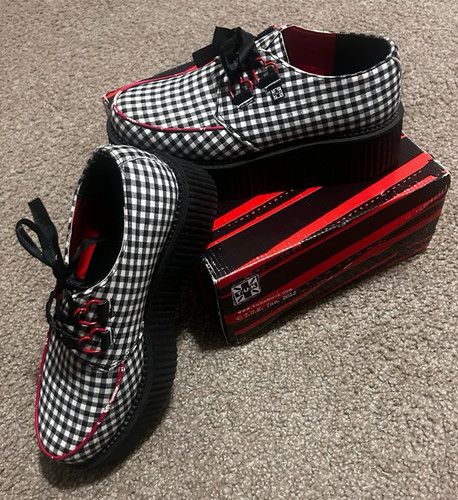 Size 7 checkered - t.u.k,