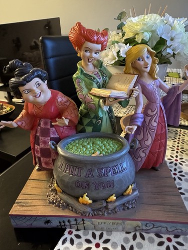 Disney showcase hocus - hocus, pocus