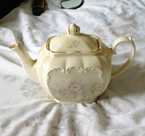 Sadler made england cream - made,