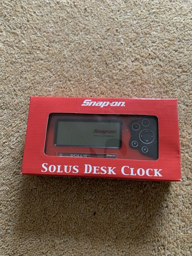 Snap solus desk clock - on,