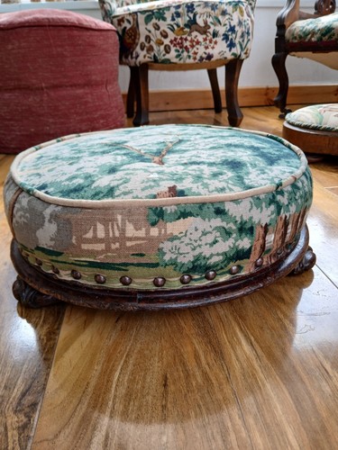 Round footstool sandersons - round,