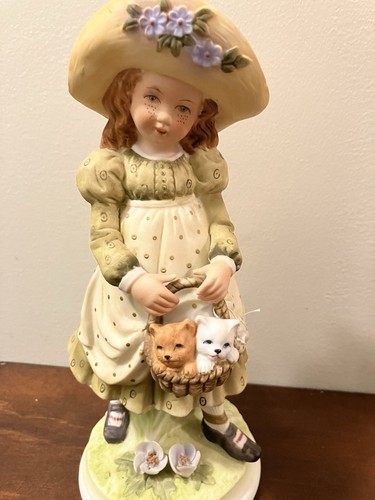 Holly hobbie porcelain - holly, bisque