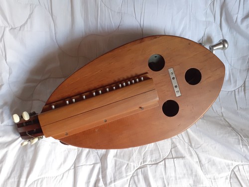 Hurdy gurdy type - gurdy,