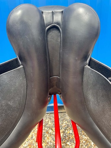 Monarch gfs dressage - 17.5",