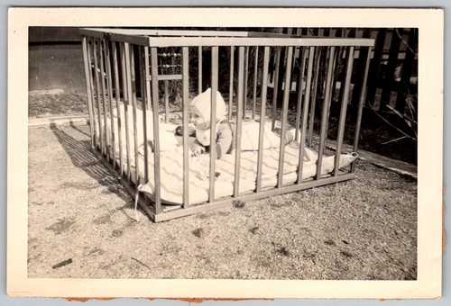 Vtg snapshot baby in - vtg, b&w