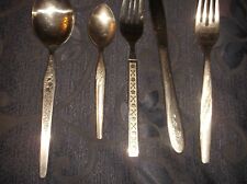 5 PC VINTAGE STAINLESS CUTLERY DIFFERENT RETRO DESIGNS VINERS VALIANT ONEIDA SYC