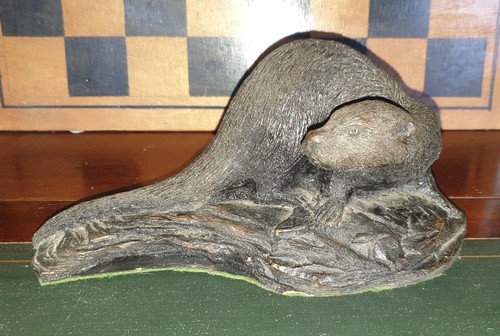 Collectable dutt otter - j,